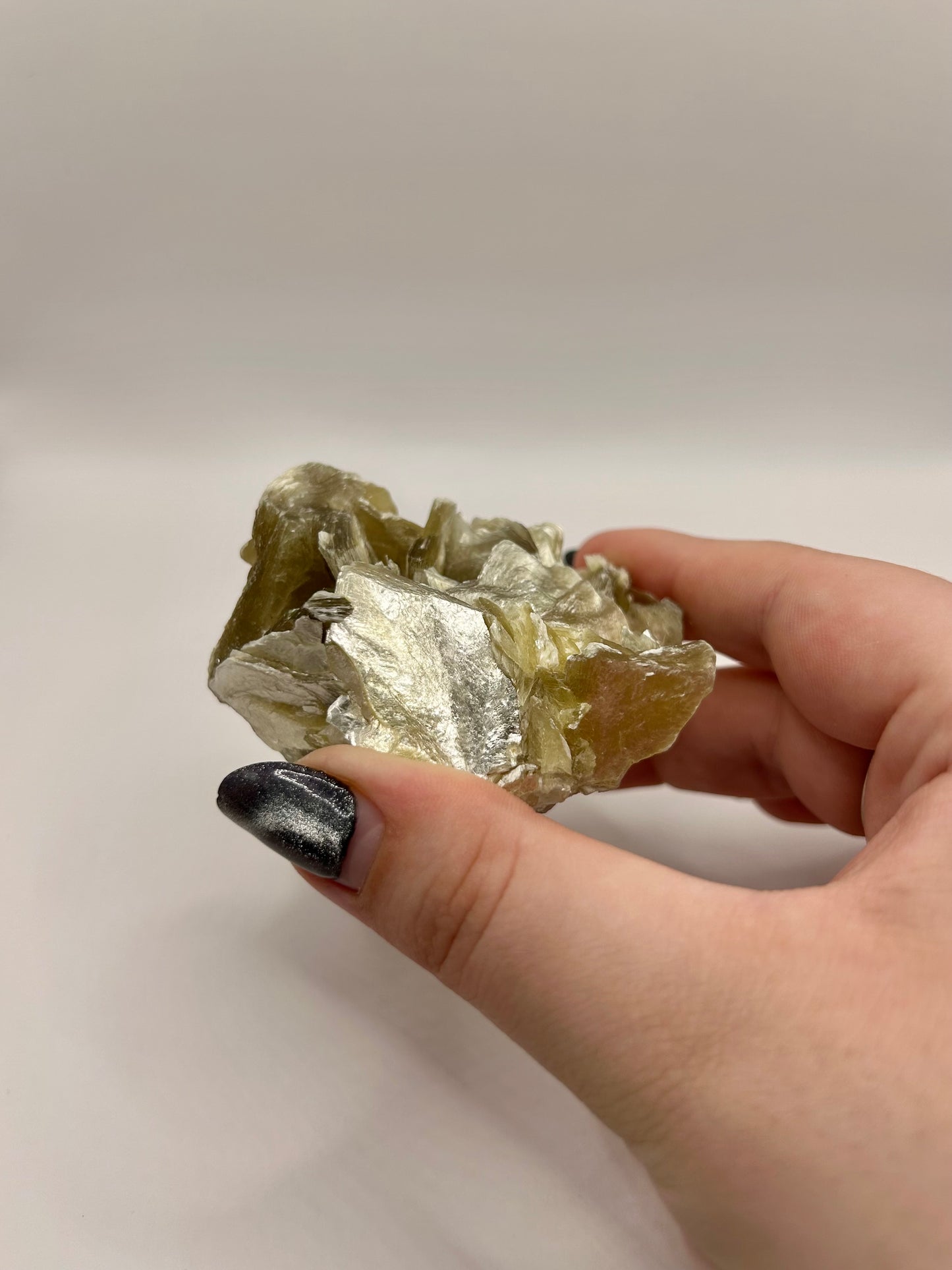 Raw yellow mica