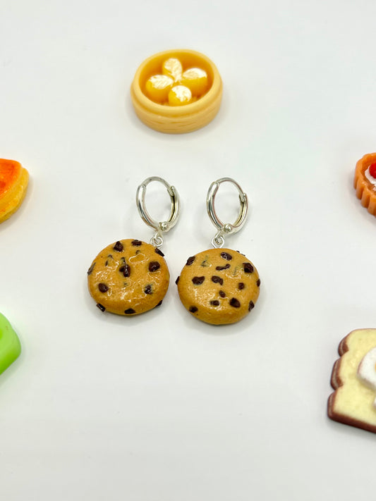 Chocolate chip cookie earrings