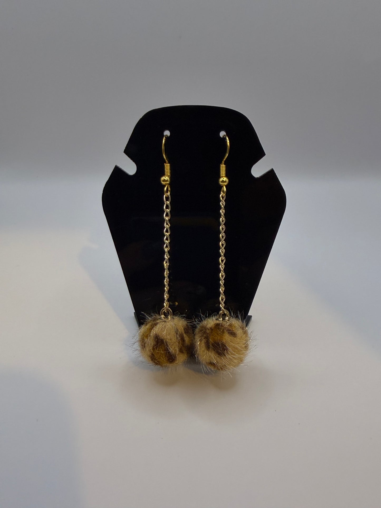 Dangle leopard print earrings