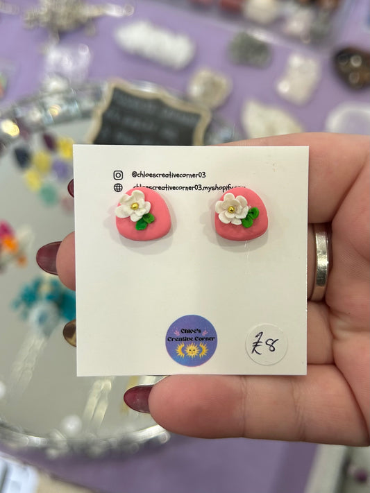 Flower stud earrings