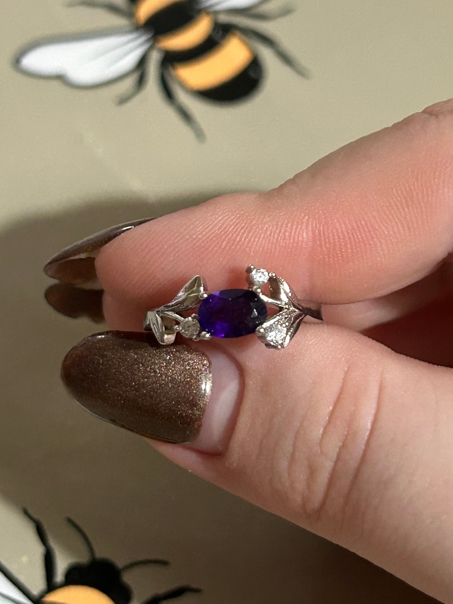 Oval amethyst ring