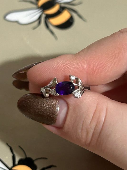 Oval amethyst ring