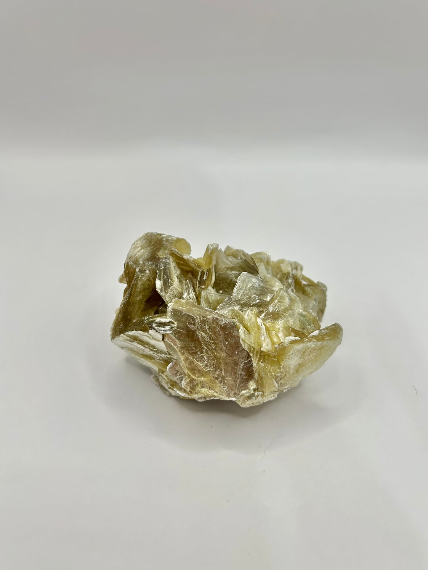Raw yellow mica